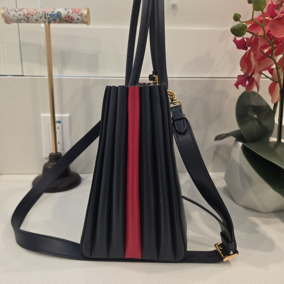 Prada city calf leather bag in navy blue. - Picture 4 of 6